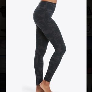 Spanx Camo Leggings | size M | barely worn